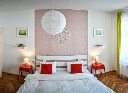 Spacious Stylish Apartment In Old Town Sibiu Exterior photo