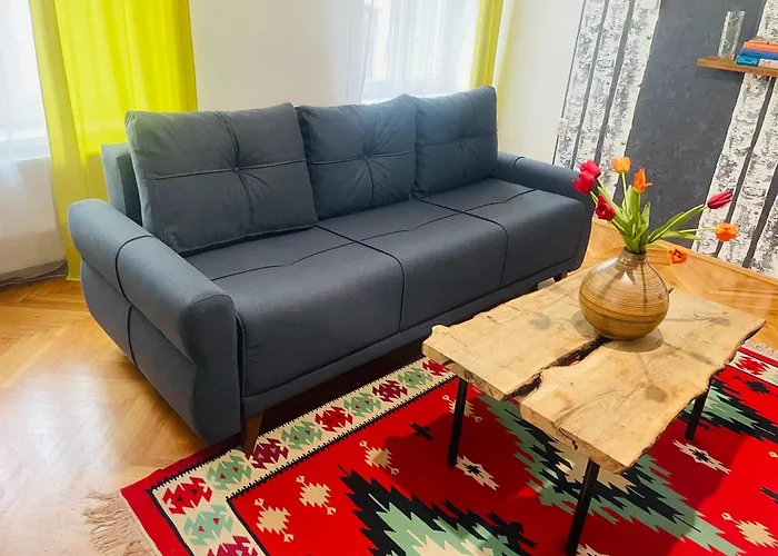 Spacious Stylish Apartment In Old Town