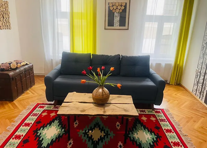 Spacious Stylish Apartment In Old Town
