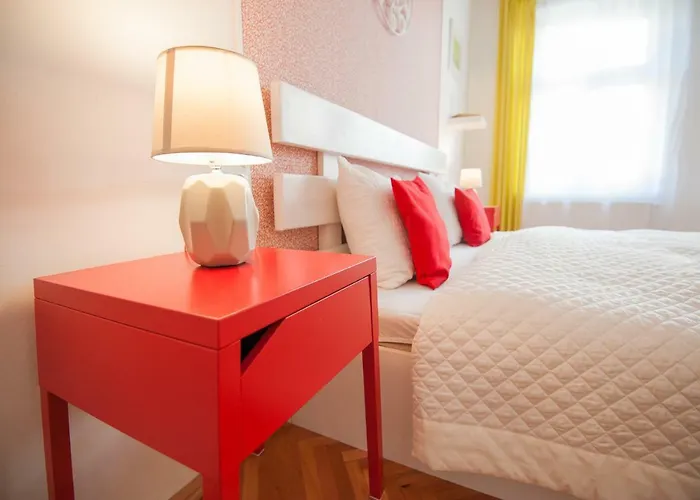 Spacious Stylish Apartment In Old Town