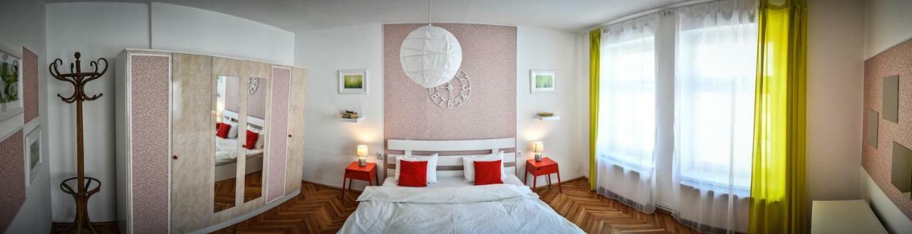 Spacious Stylish In Old Town Apartment Sibiu